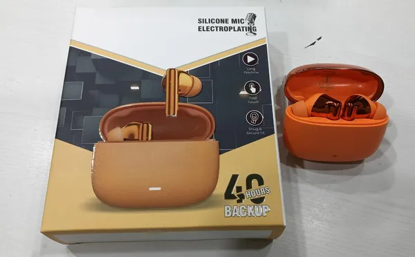 Orange_TWS_In-Ear_Earbuds_With_Charging_Case