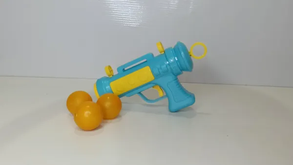Turquoise_Yellow_Plastic_Toy_Blaster_Gun_With_Balls_For_Kids