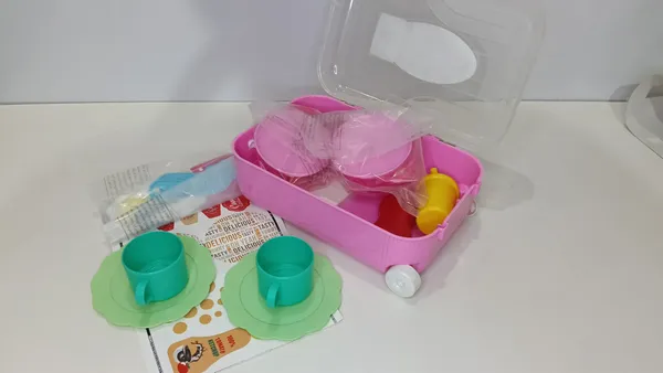Pink_Plastic_Kitchen_Playset_With_Utensils_For_Kids