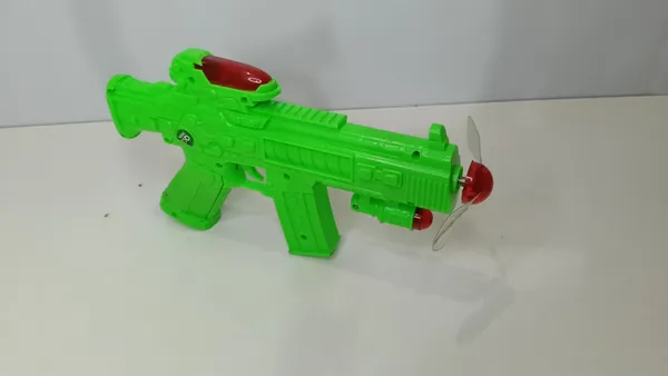 Bright_Green_Plastic_Water_Gun_Toy_Blaster_For_Kids