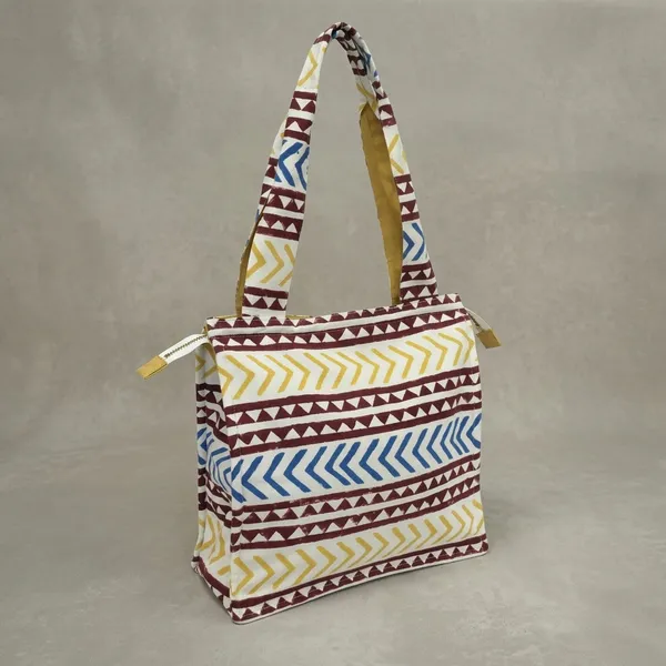 Multicolour_Twill_Geometric_Print_Hand_Bag_For_Adults