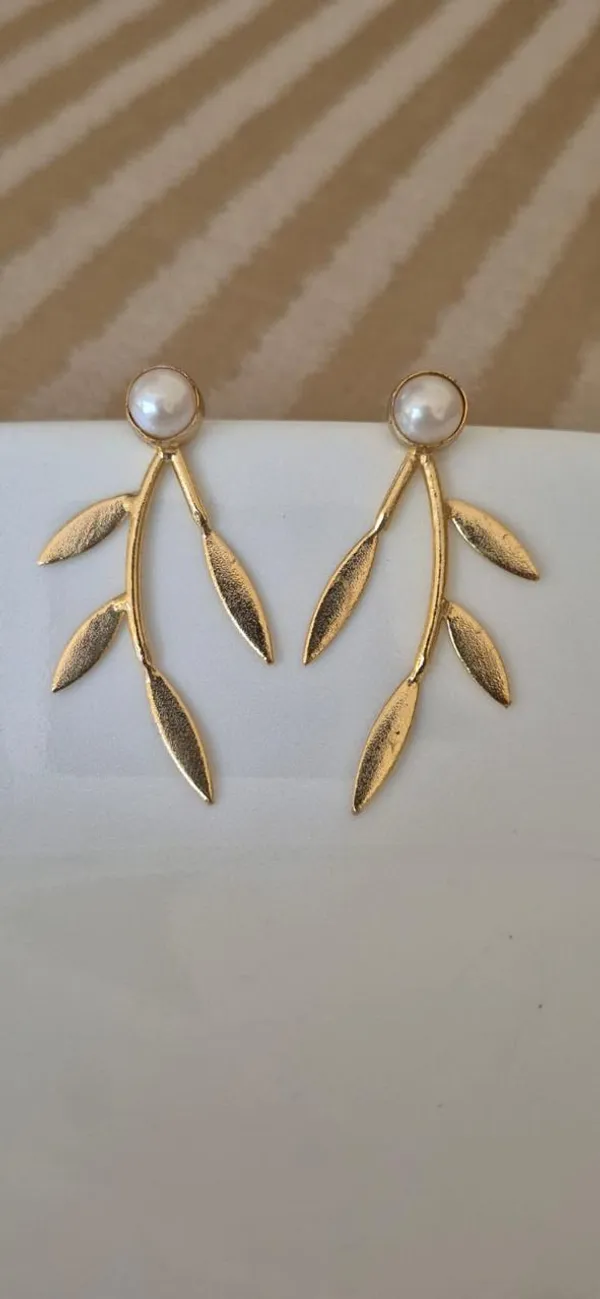 Leafy_Gold_Plated_Brass_Earrings_with_Real_Water_Pearl