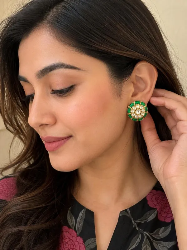 Emerald_Green_Kundan_Round_Stud_Earrings
