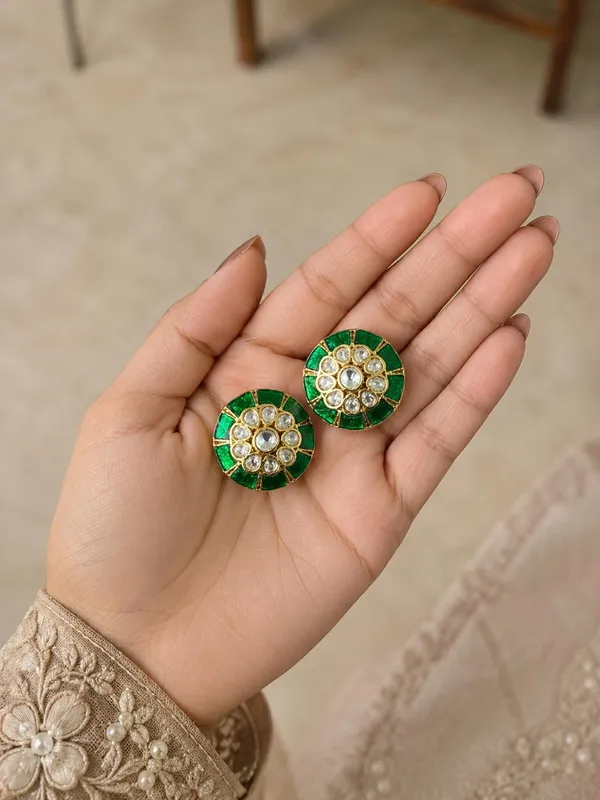 Emerald_Green_Kundan_Round_Stud_Earrings
