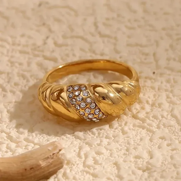 Twisted_Zircon_Ring