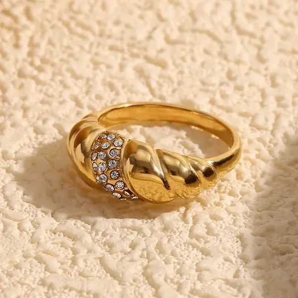Twisted_Zircon_Ring