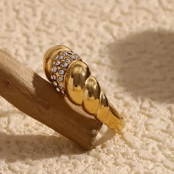 Twisted_Zircon_Ring