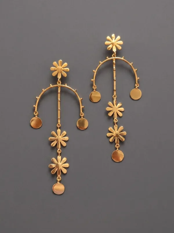 Golden_Daisy_Floral_Stud_Earrings
