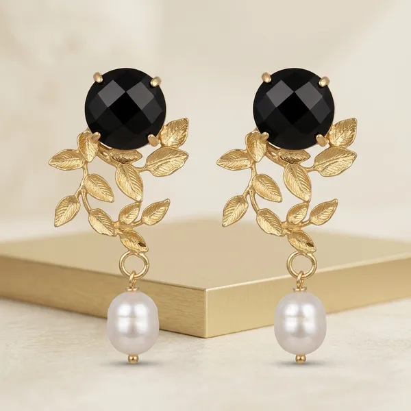Pearl_and_Petal_Cascade_with_Onyx_Stone