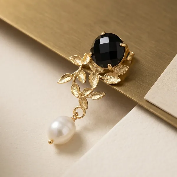 Pearl_and_Petal_Cascade_with_Onyx_Stone