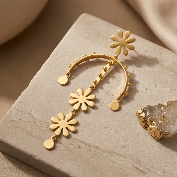 Golden_Daisy_Floral_Stud_Earrings