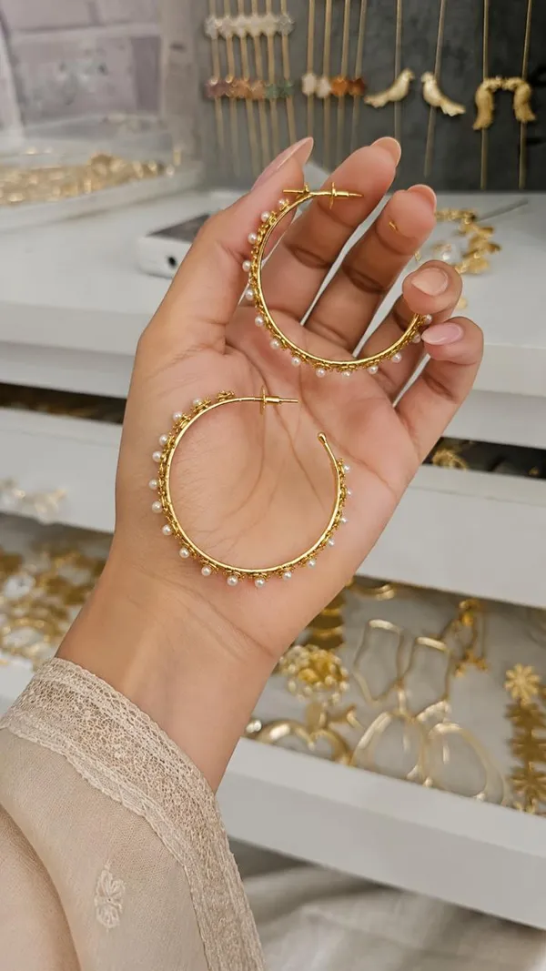 Gold-Plated_Round_Hoop_Earrings_with_Real_Pearl