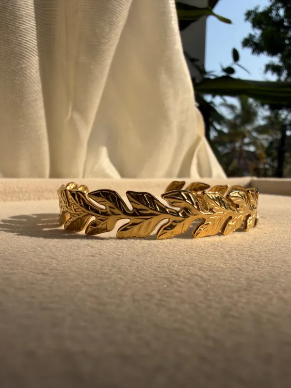 Golden_Laurel_Leaf_Cuff_Bracelet