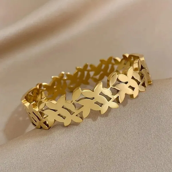 Lucky_Clover_Link_Gold_Bangle