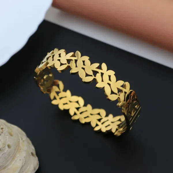 Lucky_Clover_Link_Gold_Bangle