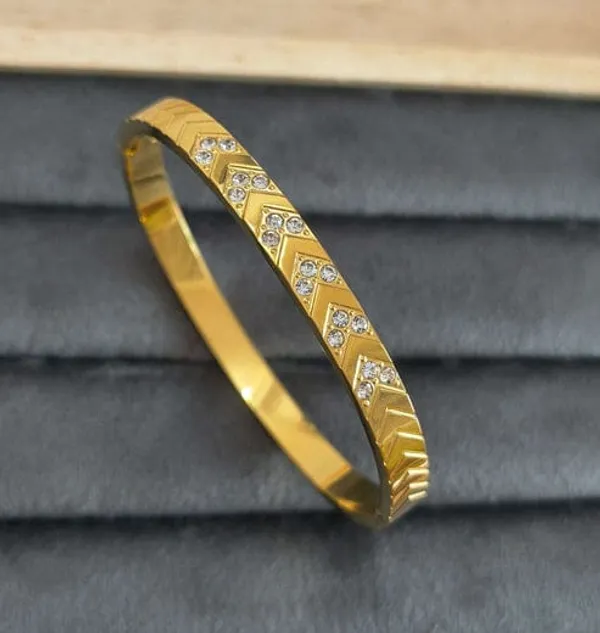 Chevron_Zircon_Gold_Bangle