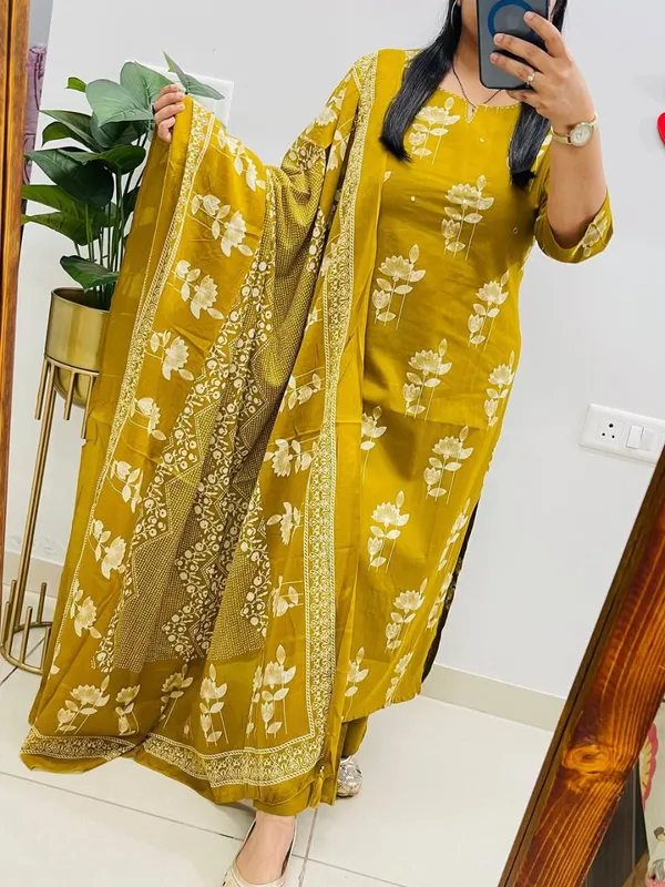 Mustard_Floral_Printed_Kurta_Set_for_Women
