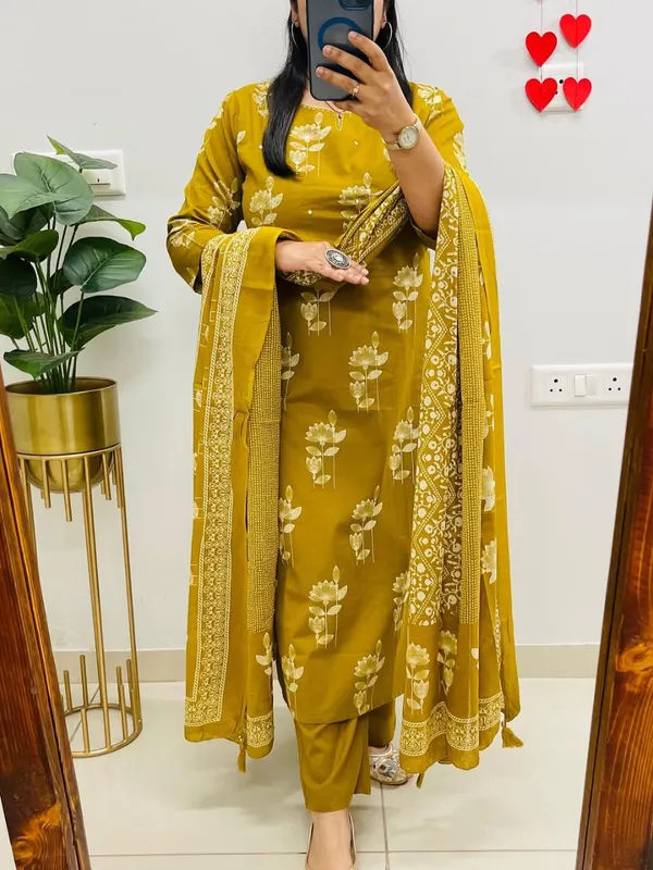 Mustard_Floral_Printed_Kurta_Set_for_Women