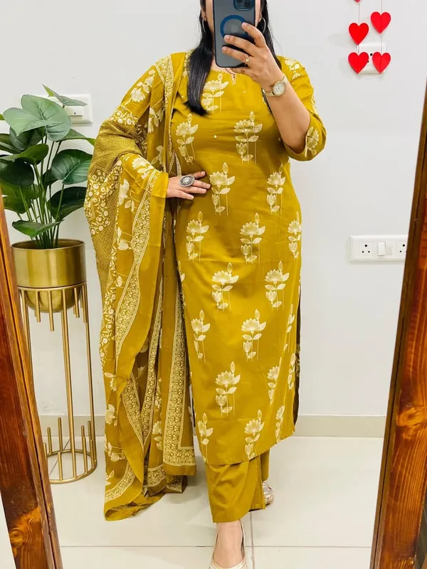 Mustard_Floral_Printed_Kurta_Set_for_Women