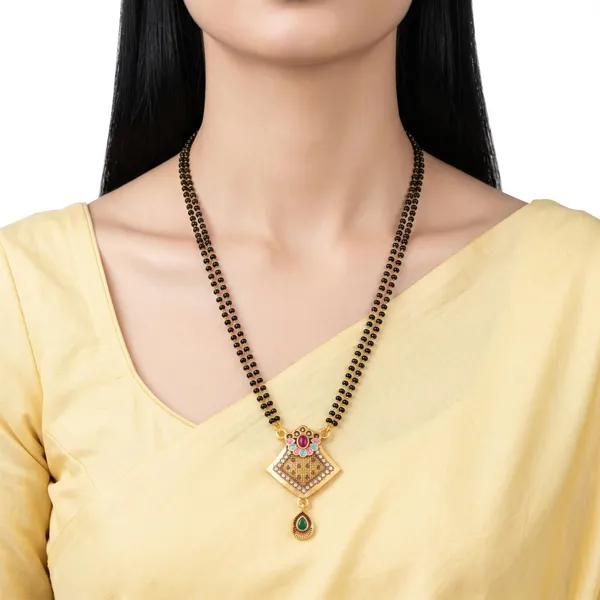 Gold_Toned_Kundan_Pendant_Black_Beads_Mangalsutra_for_Women