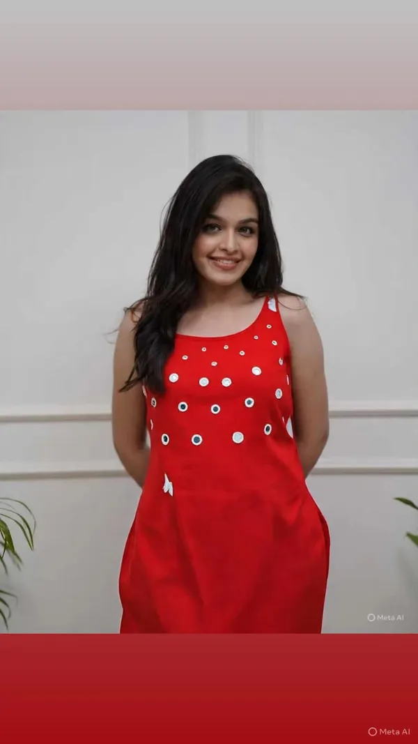 Red_Embellished_Sleeveless_Kurta_for_Women