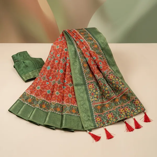 Red_And_Green_Patola_Print_Silk_Saree_With_Border_For_Women_Patola_Style_High_Quality_Digital_Print_With_Jari_Weaving_On_Full_Saree_For_Women