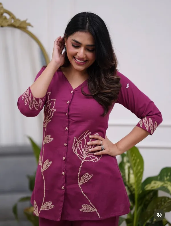 Magenta_Embroidered_Kurta_Set_for_Women