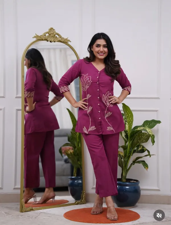 Magenta_Embroidered_Kurta_Set_for_Women