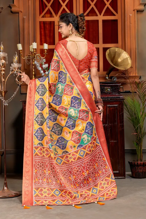 Multicolor_Silk_Patola_Print_Saree_For_Women_Patola_Style_High_Quality_Digital_Print_With_Jari_Weaving_On_Full_Saree_For_Women