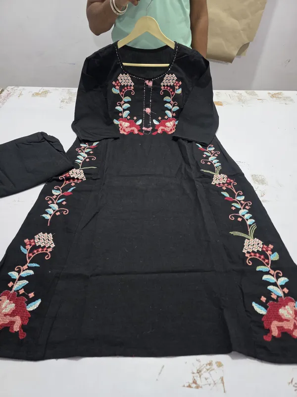 Black_Embroidered_Straight_Kurta_for_Women