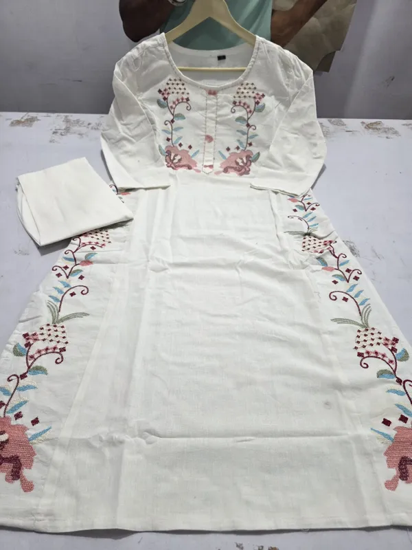 Cream_Embroidered_Straight_Kurta_for_Women