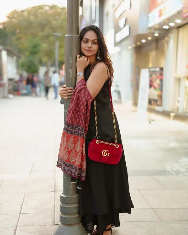 Black_Kurta_Set_With_Printed_Dupatta_for_Women