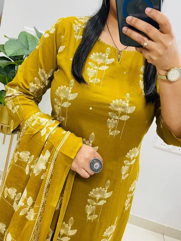 Mustard_Floral_Printed_Kurta_Set_for_Women