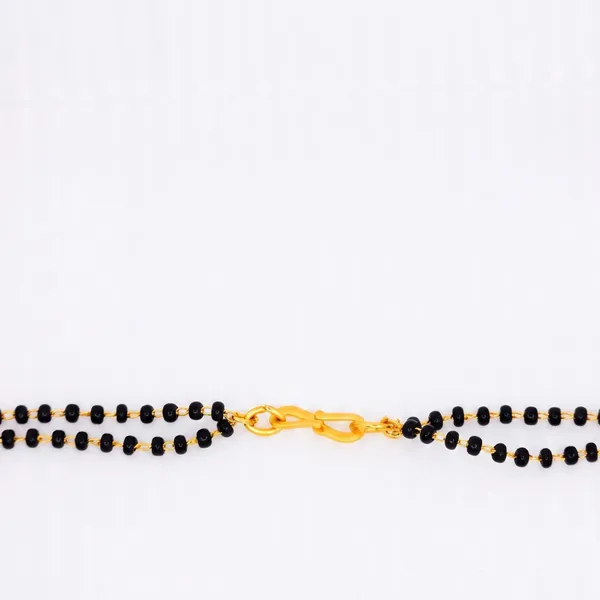 Gold_Toned_Kundan_Pendant_Black_Beads_Mangalsutra_for_Women
