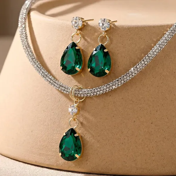 Green_Emerald_Stone_Pendant_Necklace_And_Earring_Set_for_Women