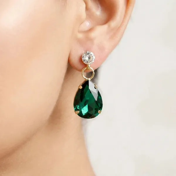 Green_Emerald_Stone_Pendant_Necklace_And_Earring_Set_for_Women