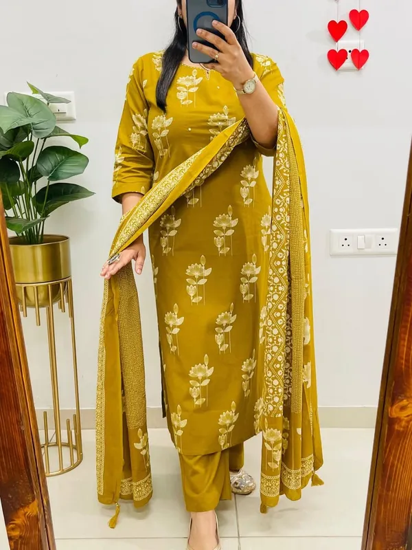 Mustard_Floral_Printed_Kurta_Set_for_Women