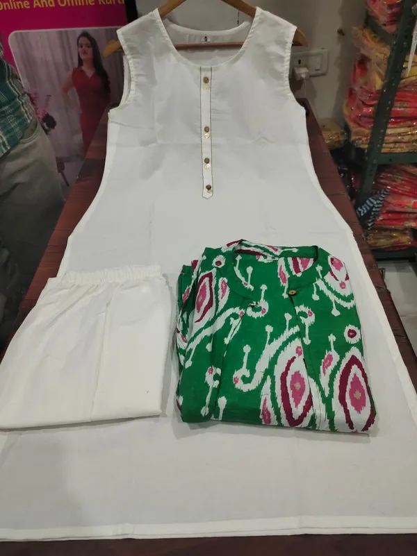 White_Sleeveless_Ethnic_Kurta_Set_With_Green_Printed_Dupatta_for_Women