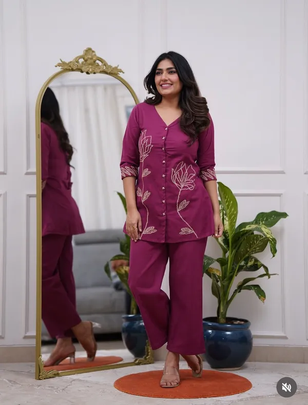 Magenta_Embroidered_Kurta_Set_for_Women