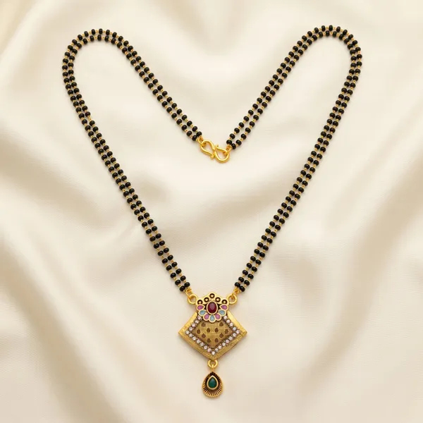 Gold_Toned_Kundan_Pendant_Black_Beads_Mangalsutra_for_Women