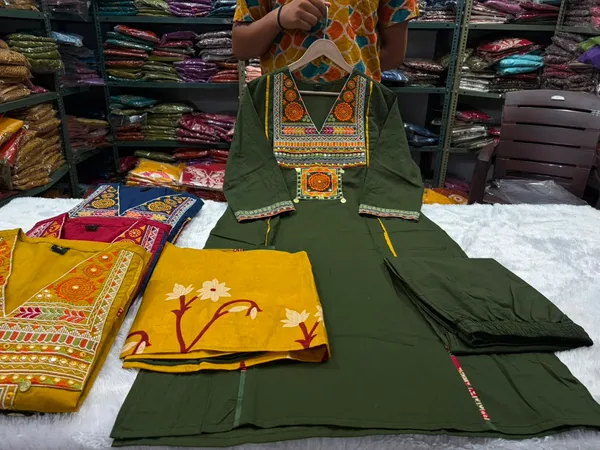 Multicolor_Cotton_Kutch_Embroidered_Ethnic_Kurta_Set_for_Women
