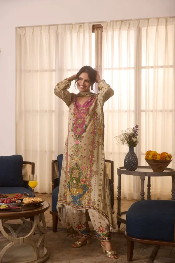 Beige_Printed_Straight_Kurta_Set_for_Women
