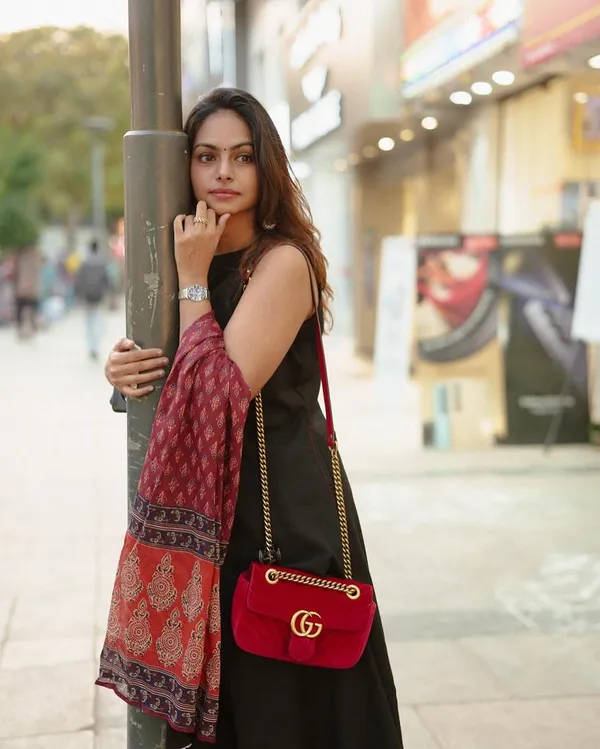 Black_Kurta_Set_With_Printed_Dupatta_for_Women