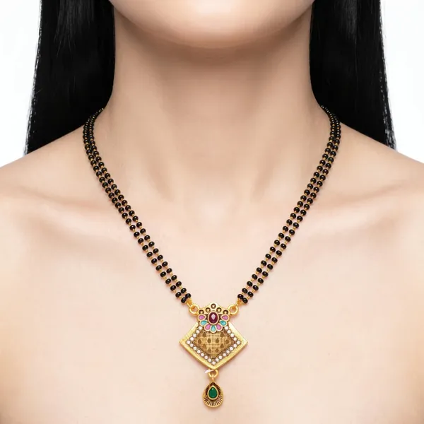 Gold_Toned_Kundan_Pendant_Black_Beads_Mangalsutra_for_Women