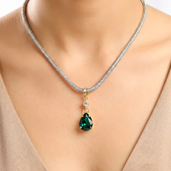 Green_Emerald_Stone_Pendant_Necklace_And_Earring_Set_for_Women