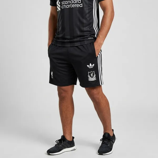 Black_Liverpool_Retro_Jersey_set_with_shorts