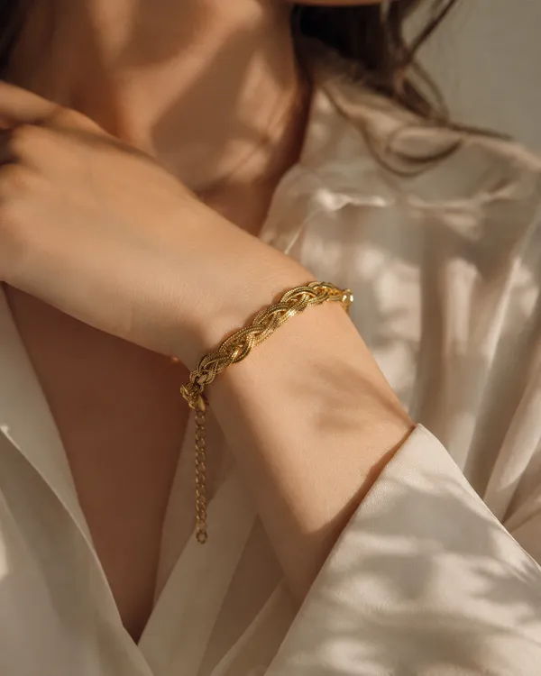 Gold_18K_Plated_Stainless_Steel_Nova_Chain_Bracelet_For_Women