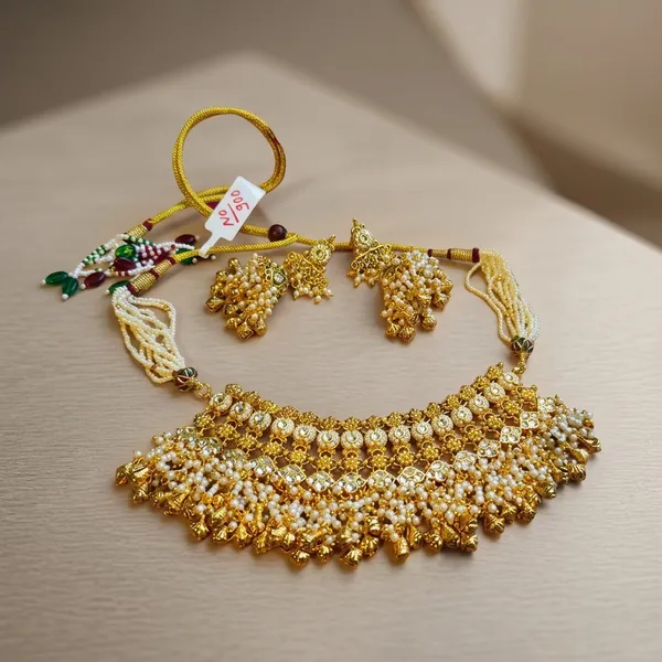 Gold_Kundan_Pearl_Floral_Bridal_Necklace_Set_For_Women