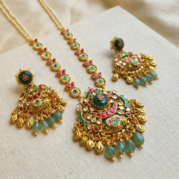 Gold_Green_Kundan_Necklace_Set_With_Pearl_Beads_For_Women