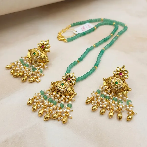 Gold_Green_Kundan_Peacock_Maang_Tikka_With_Pearl_Drops_For_Women
